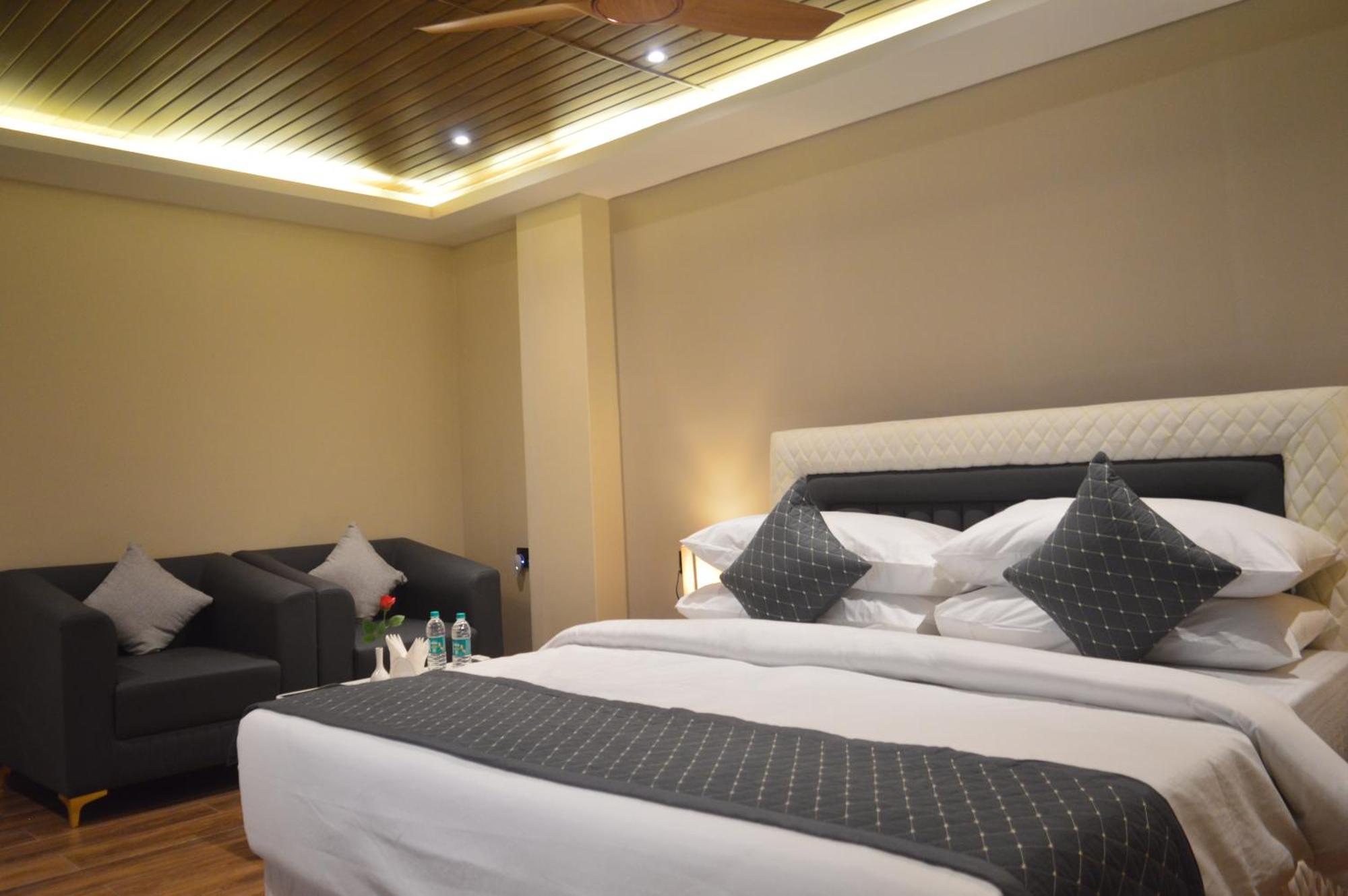 Hotel Essence Grandeur Guwahati Esterno foto
