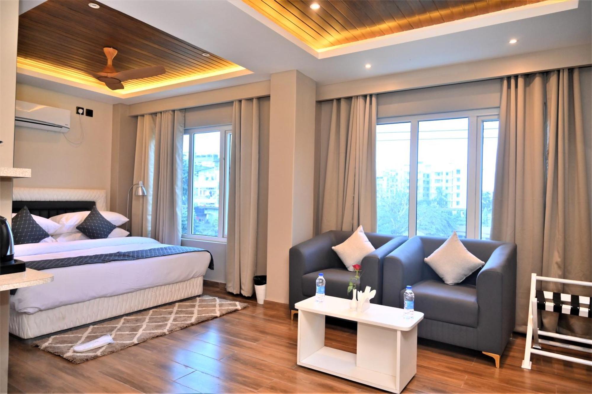 Hotel Essence Grandeur Guwahati Esterno foto