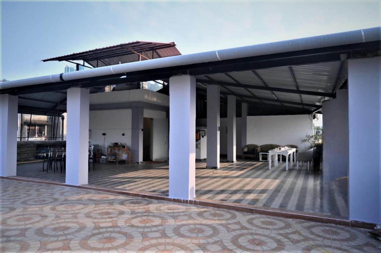 Hotel Essence Grandeur Guwahati Esterno foto