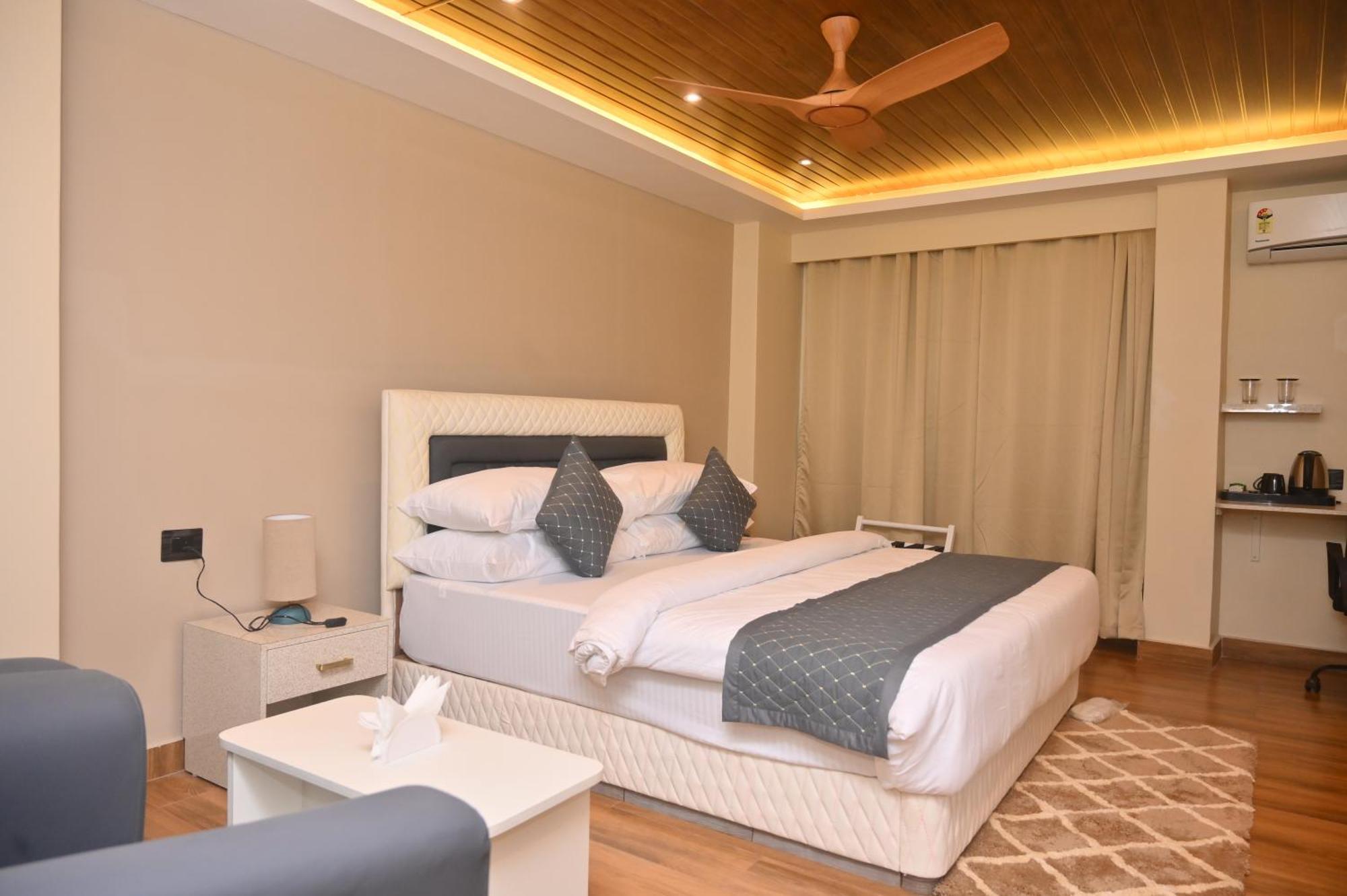 Hotel Essence Grandeur Guwahati Esterno foto