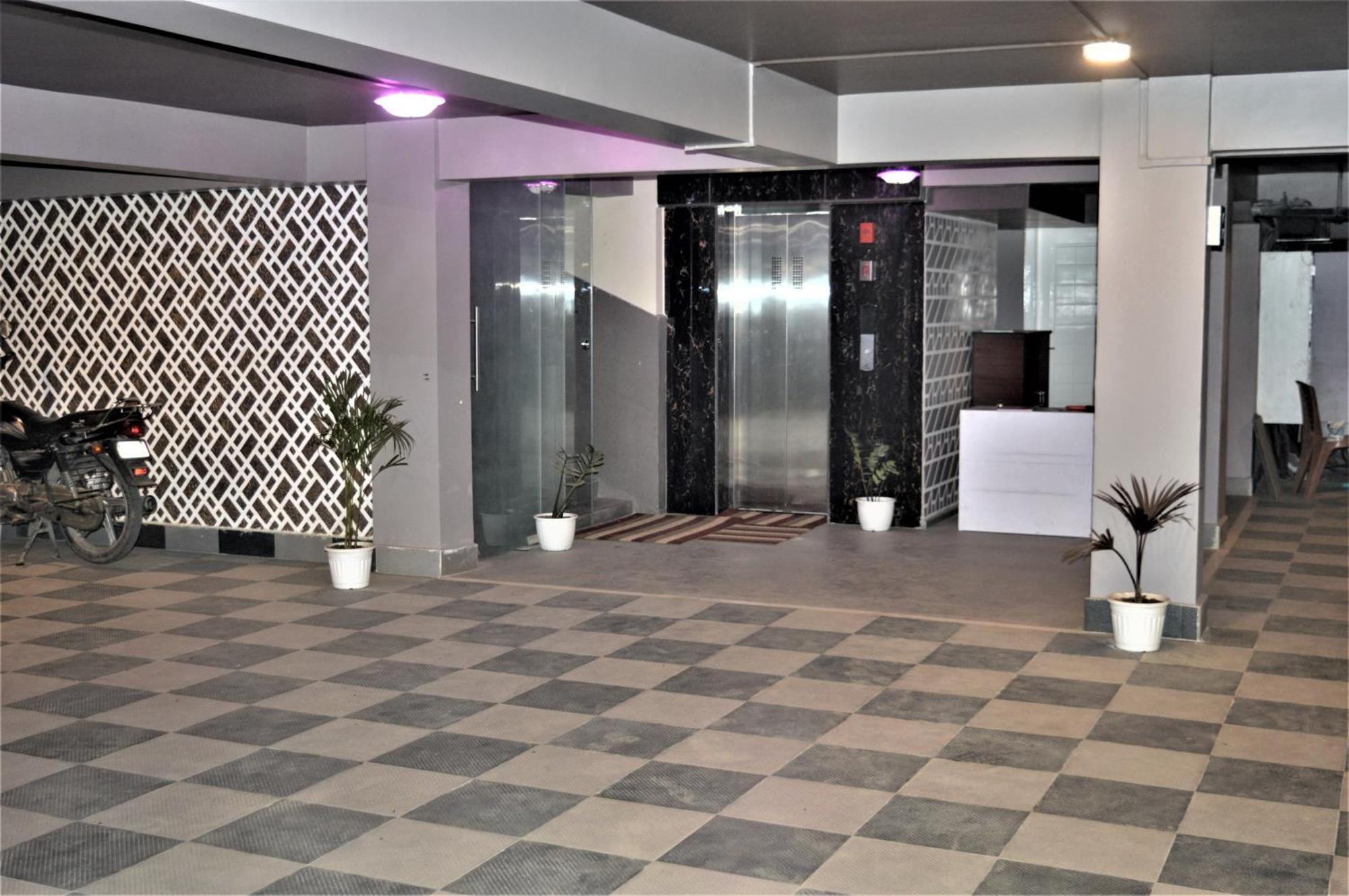 Hotel Essence Grandeur Guwahati Esterno foto